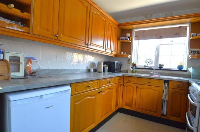 Clifton Road, Rochford photo 4