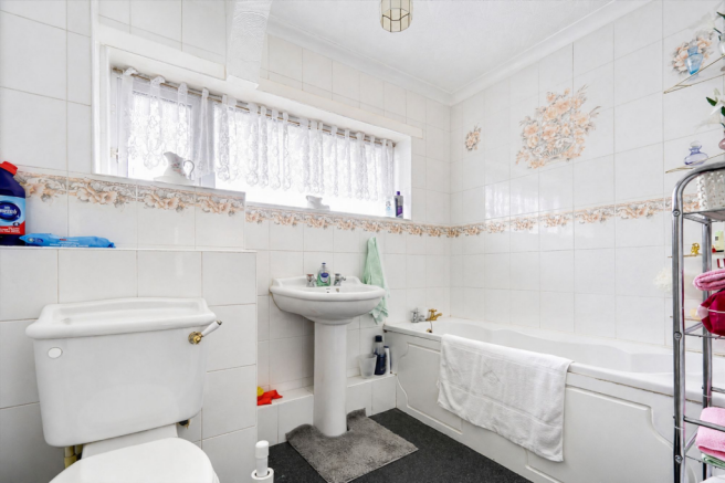 3 bed Terraced for sale Image 10