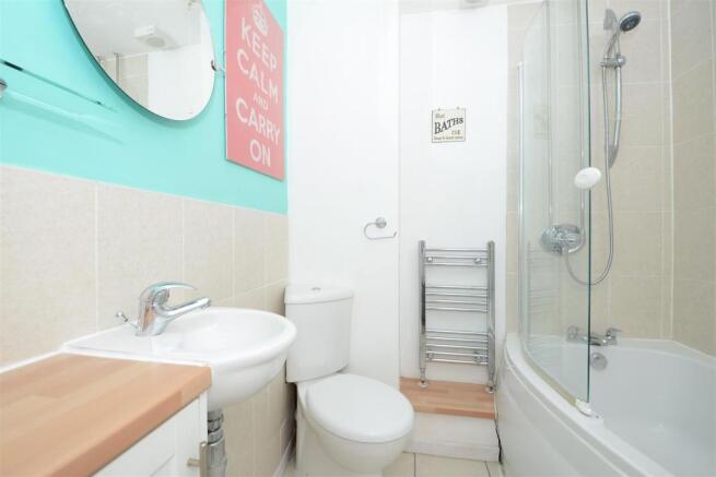 62 Shaw Drive bathroom.jpg
