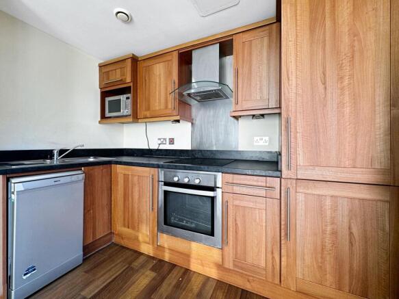 2 bed Apartment to rent Image 4