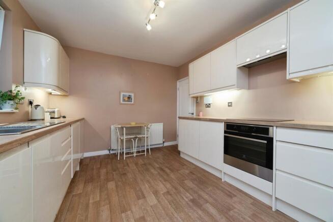 2 bed Semi-Detached Bungalow for sale Image 6