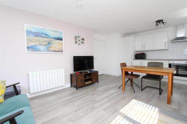 1 bed Apartment to rent Image 9