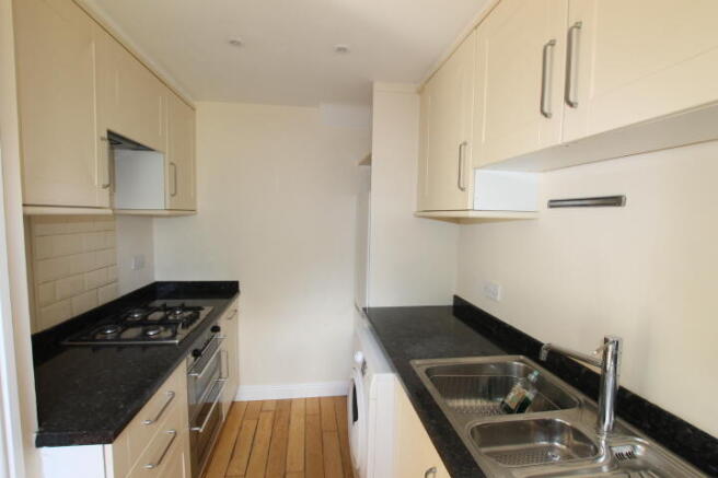 2 bed End of Terrace to rent Image 9
