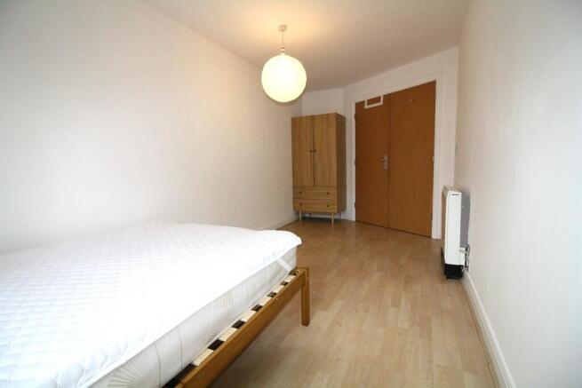 3 bed Apartment to rent Image 10
