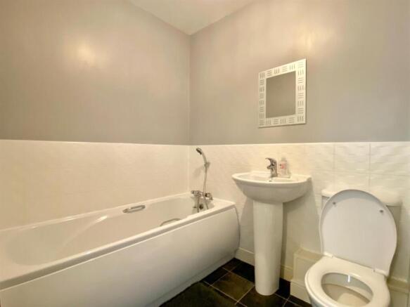 4 bed Town House to rent Image 9