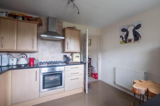 Barn Close, Corsham, SN13 photo 4