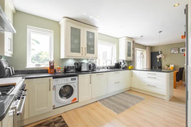 Miramar, Bradley, Huddersfield, HD2 1NA photo 4