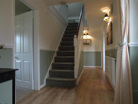 entrance hallway 12 kings gate.JPG