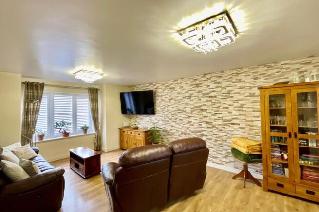 4 bed Detached for sale Image 5