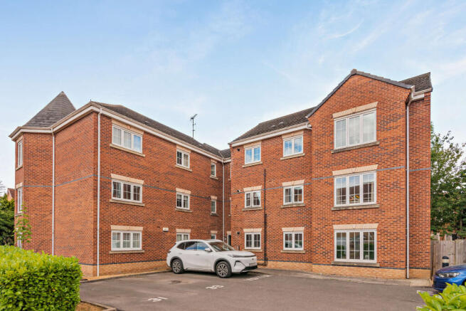 3 bed Flat for sale Image 11