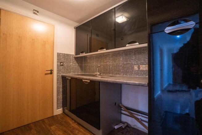 5 bed Detached to rent Image 9