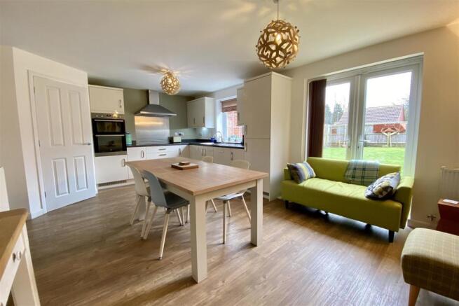 LIVING FAMILY KITCHEN