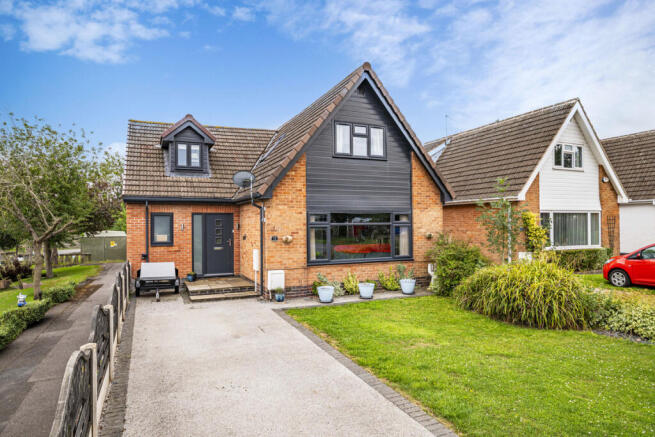 4-bed detached on 14 The Meadows, Long Bennington NG23 5EL, £400,000