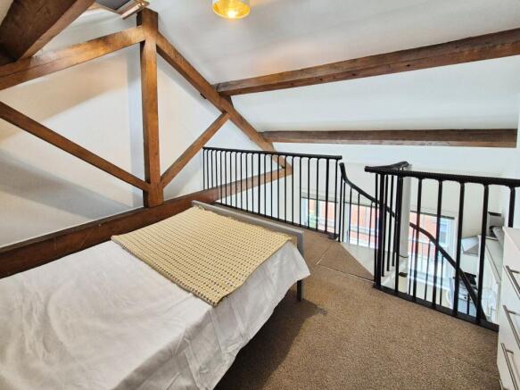 Studio to rent Image 6
