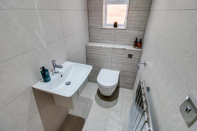 4 bed Detached for sale Image 6