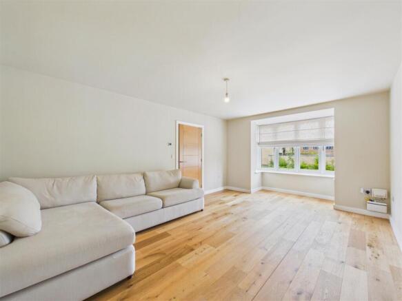 4 bed Detached for sale Image 7