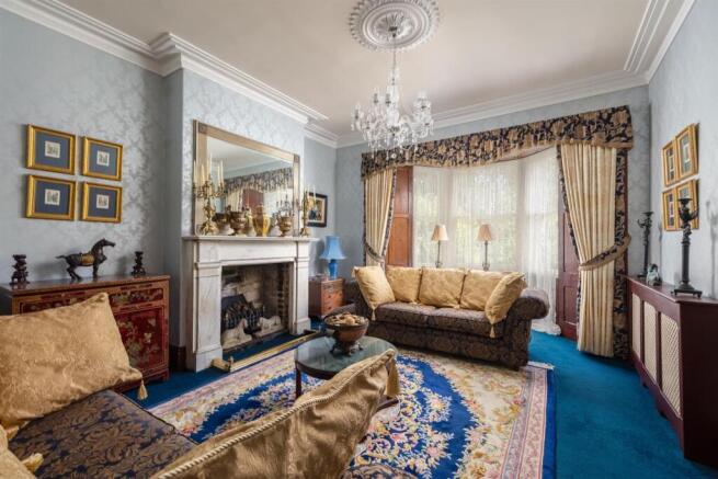 7 bed House for sale Image 4