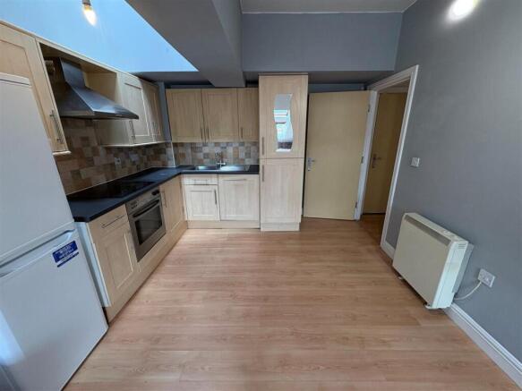 2 bed Apartment for sale Image 5