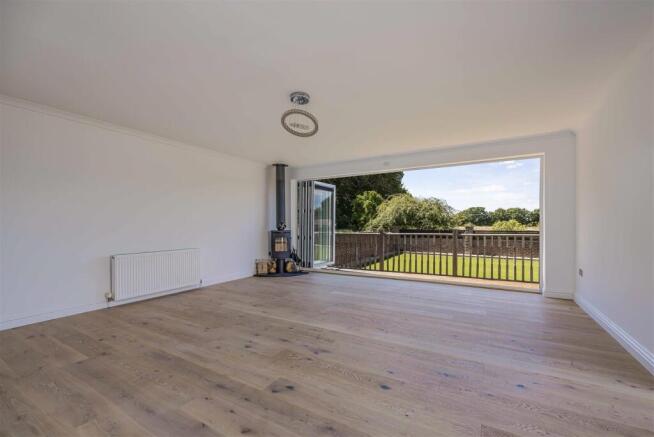 199 Havant Road, Hayling Island-Small-PorticoMarke