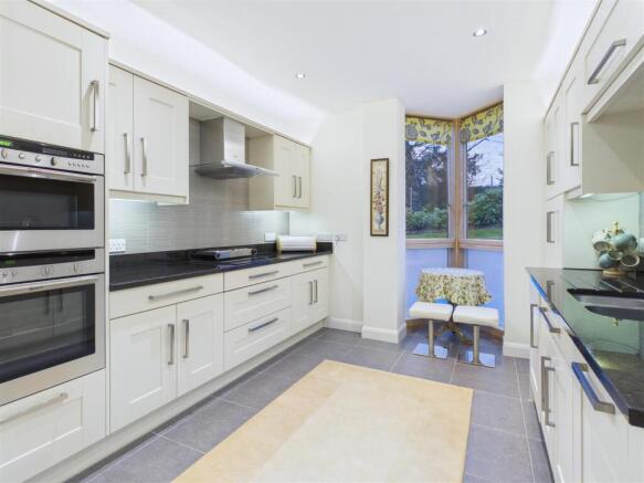 2 bed Flat for sale Image 9