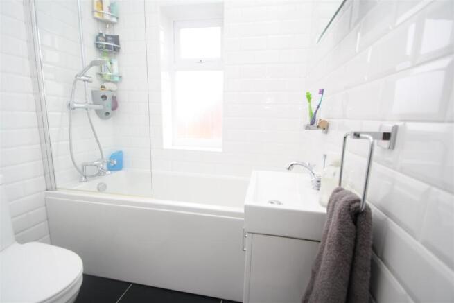 10 Clifford bathroom.JPG