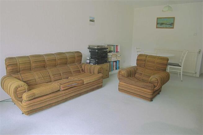 LIVING/DINING ROOM