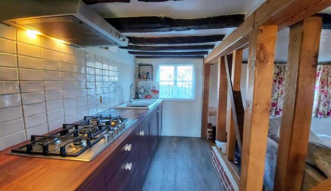 FITTED KITCHEN