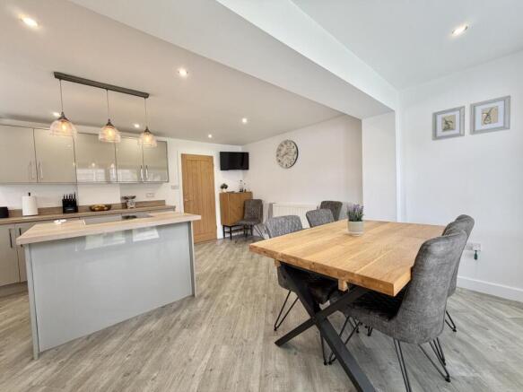 3 bed Semi-Detached for sale Image 5