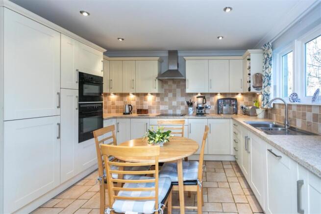 KITCHEN b.jpg