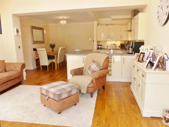 OPEN PLAN KITCHEN / 