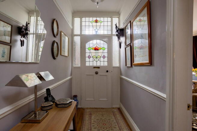 5 bed Town House for sale Image 5
