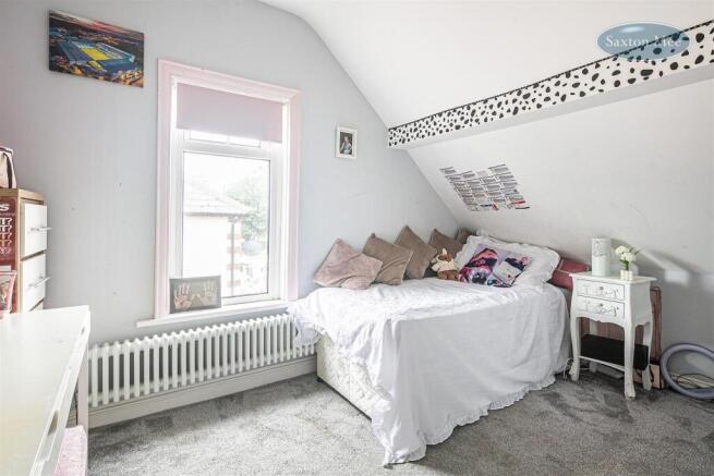 4 bed Semi-Detached for sale Image 11