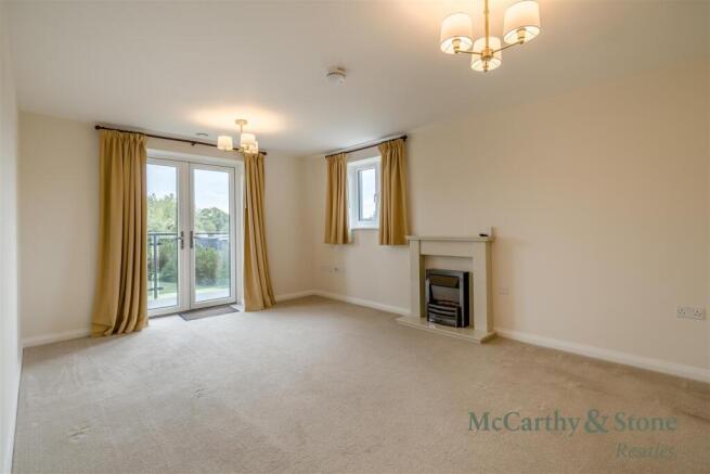 8703013-interior03.jpg