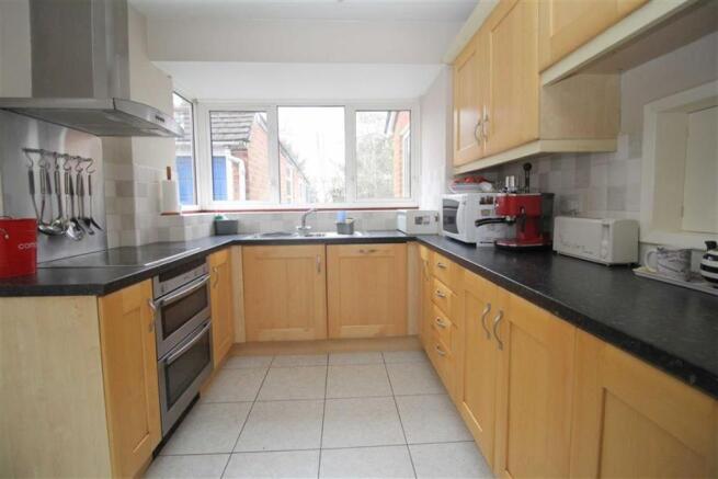FITTED KITCHEN