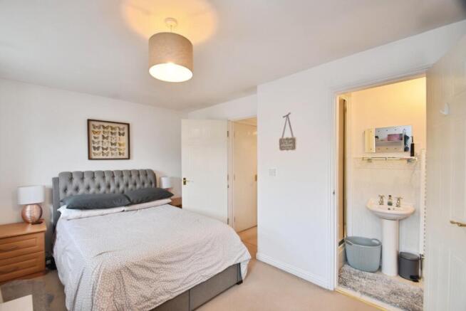 3 bed Semi-Detached for sale Image 10