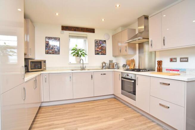 2 bed Flat for sale Image 5