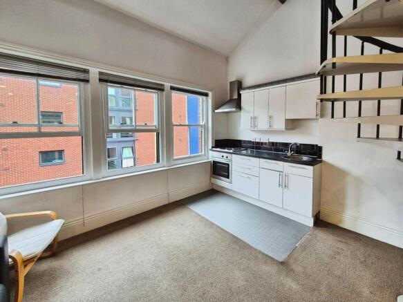 Studio to rent Image 3