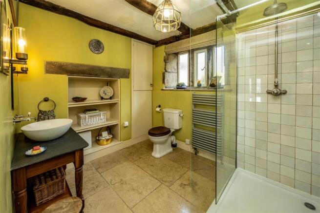 5 bed Detached for sale Image 10
