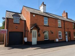1, Lucas Cottages, Main Street, Buckingham MK18 4NW