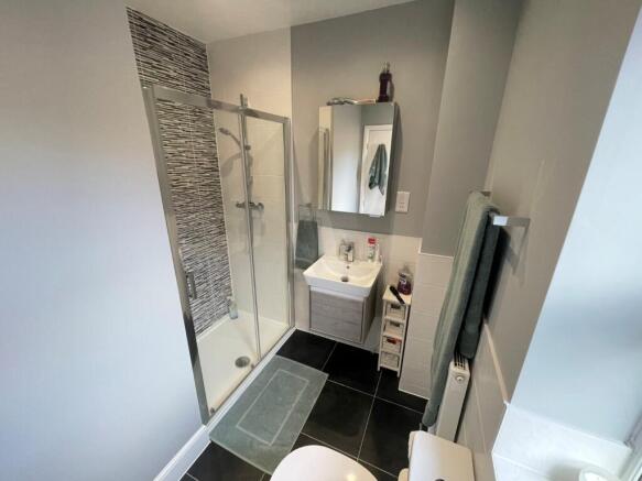 4 bed Detached for sale Image 8