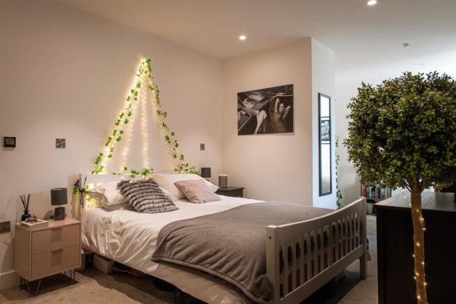 2 bed Apartment for sale Image 11