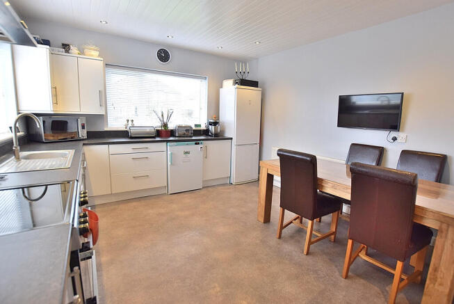 3 bed Detached Bungalow for sale Image 5