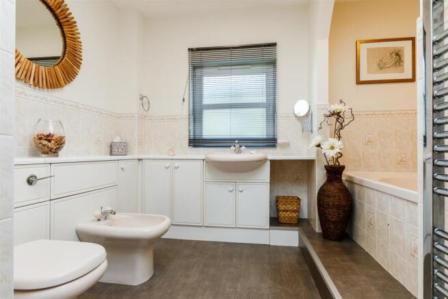 8278176-interior17.jpg