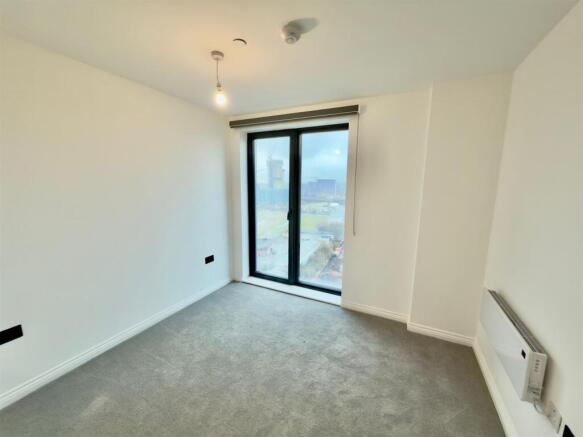 2 bed Apartment to rent Image 6