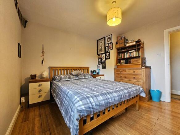2 bed Apartment for sale Image 5