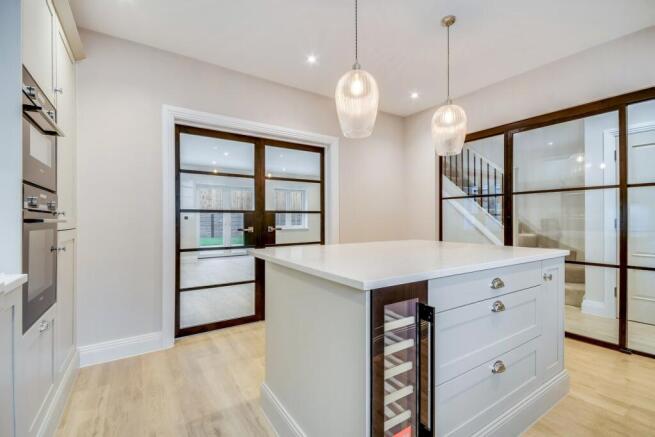 Hall Lane, Shenfield, Brentwood, CM15 photo 4