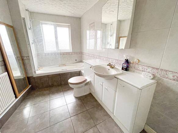 2 bed House to rent Image 6