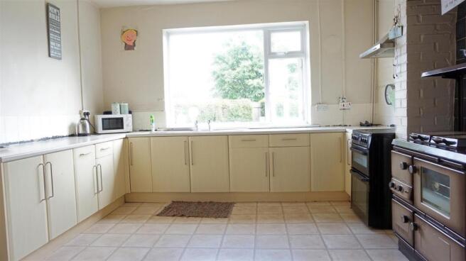 FITTED KITCHEN / DINING ROOM