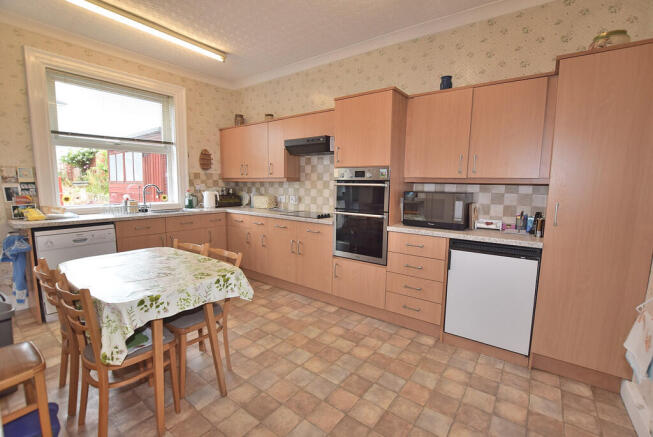 4 bed Detached for sale Image 5