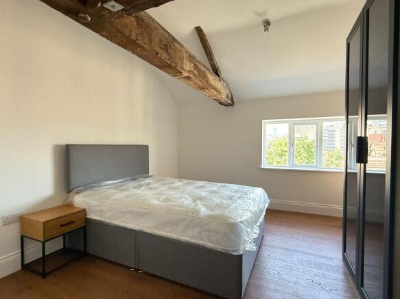 2 bed Penthouse to rent Image 7
